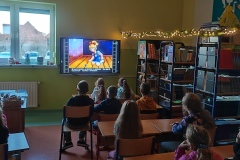 Czarodziejski koralik w szkolnej bibliotece